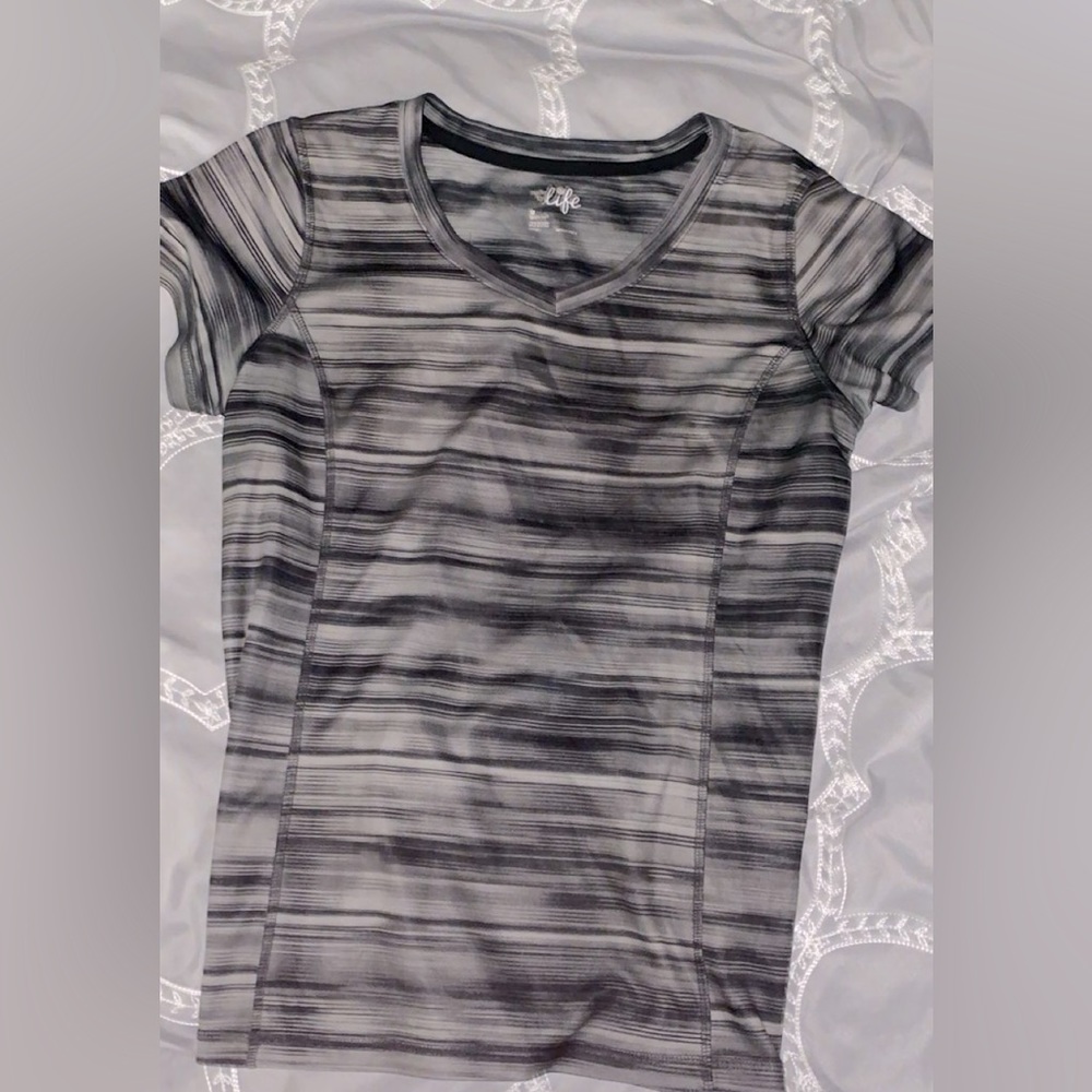 Activewear shirt for working out